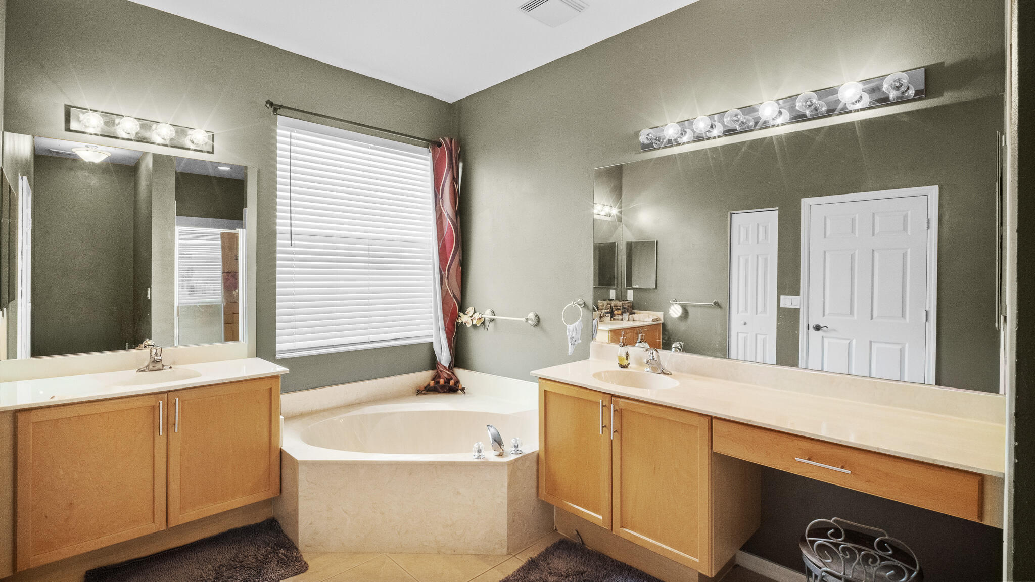 LAKEFOREST POINTE - Residential