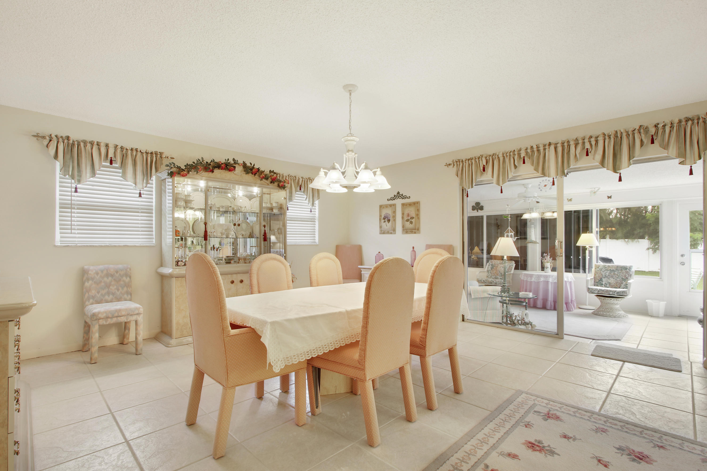 LITTLE CLUB - Residential