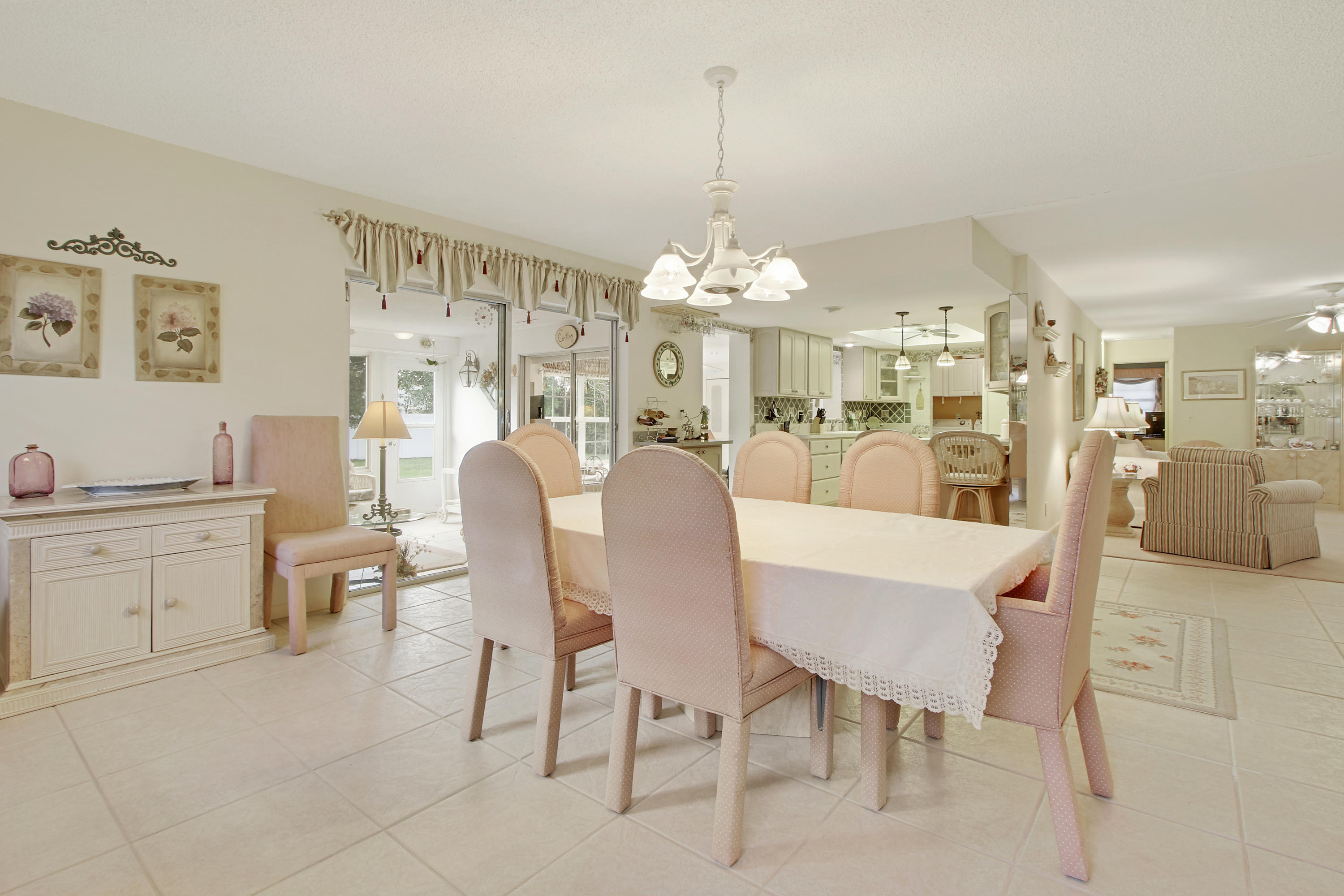 LITTLE CLUB - Residential