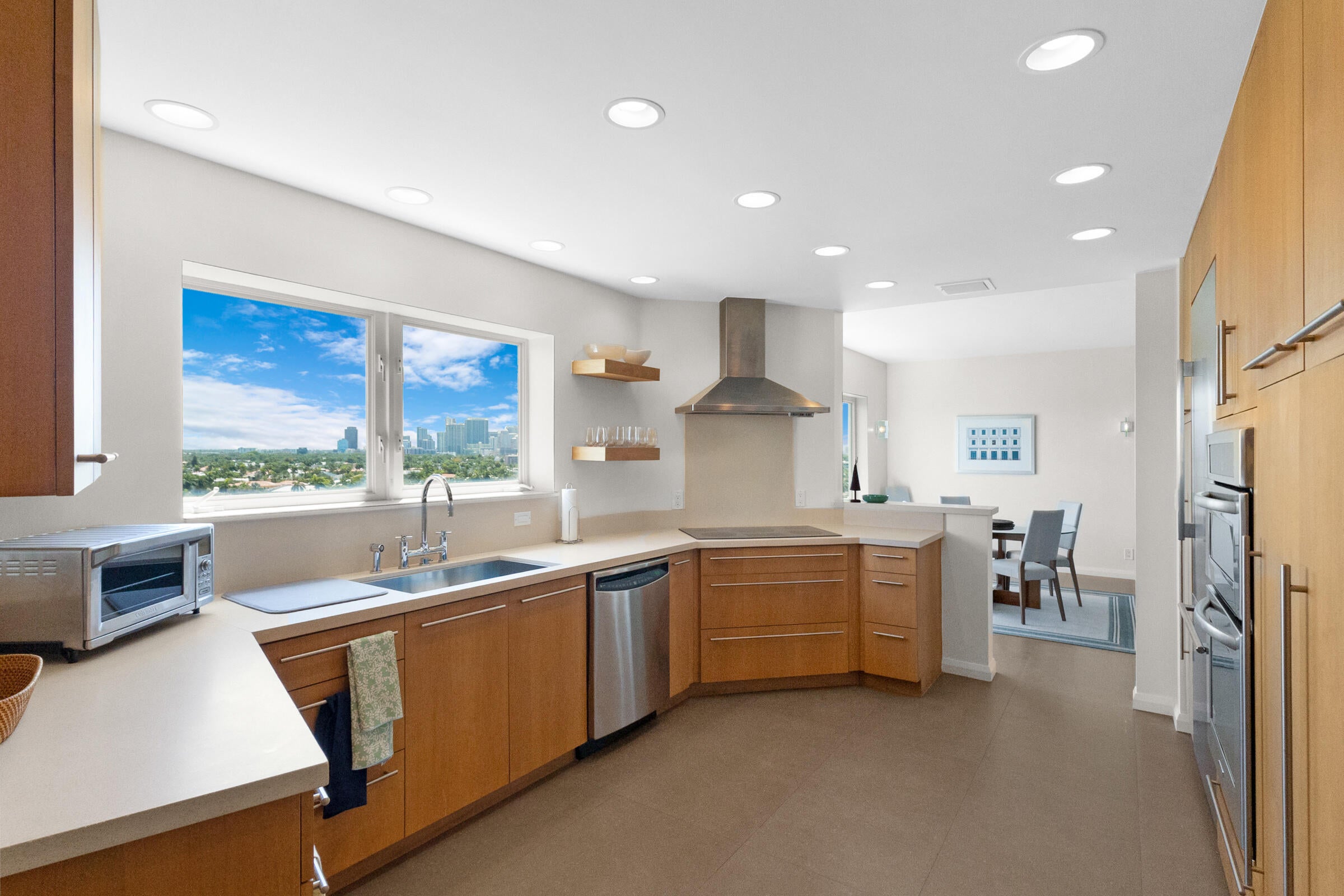 333 Sunset Drive 908