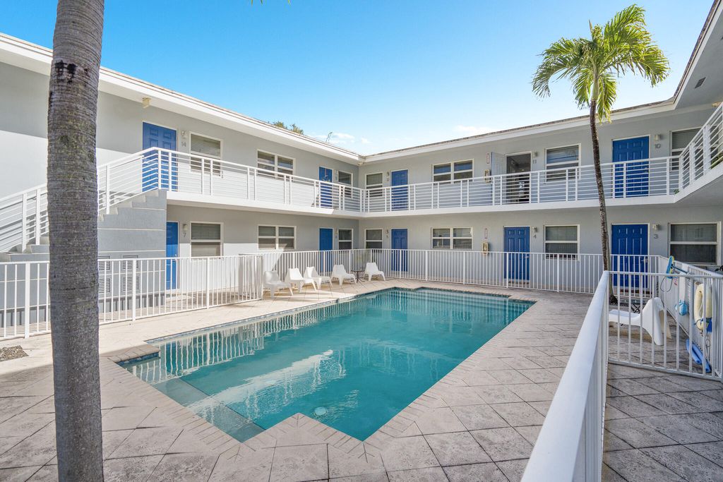 Photo of 416 NE 15th Avenue #11, Fort Lauderdale, FL 33301 (MLS # B26030371)