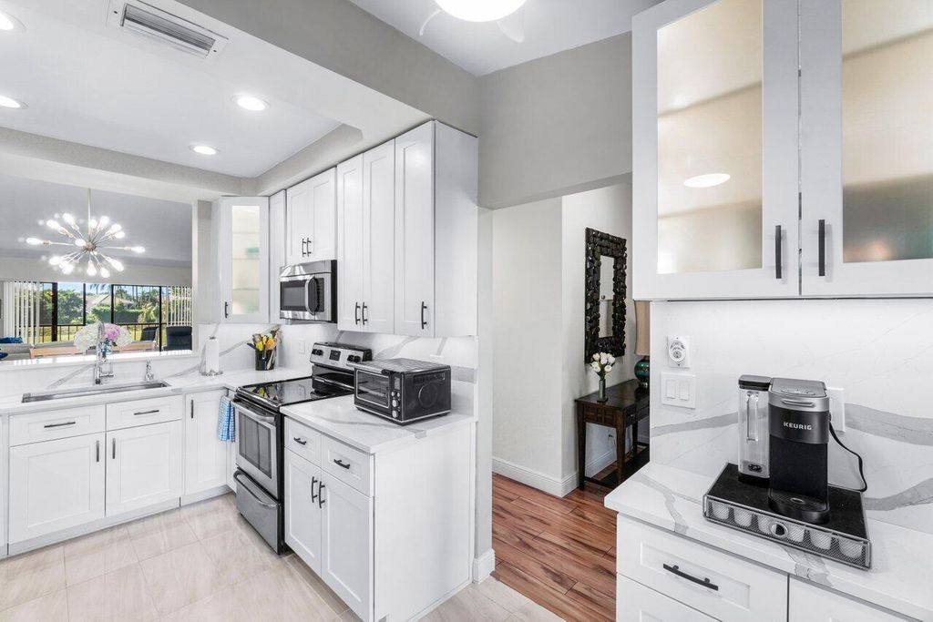 Photo of 5120 Golfview Court #1722, Delray Beach, FL 33484 (MLS # B26009535)