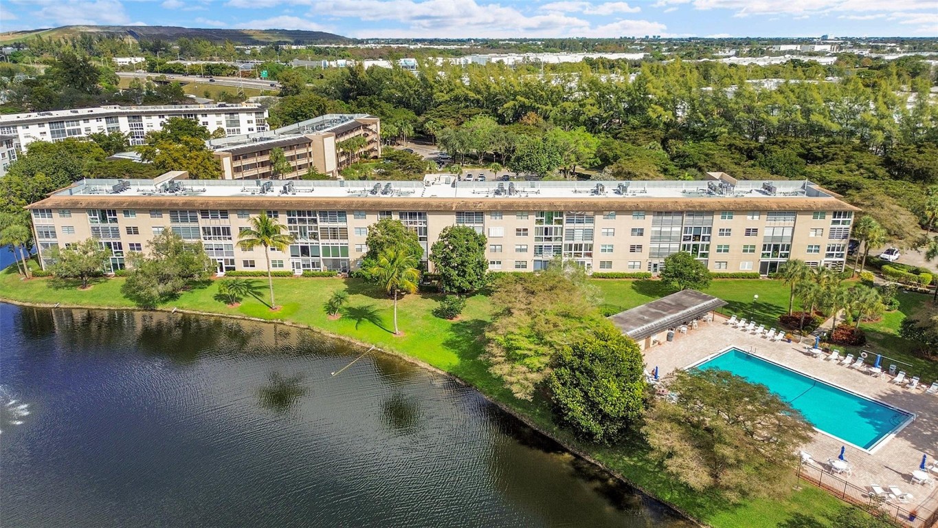 WYNMOOR VILLAGE - Residential