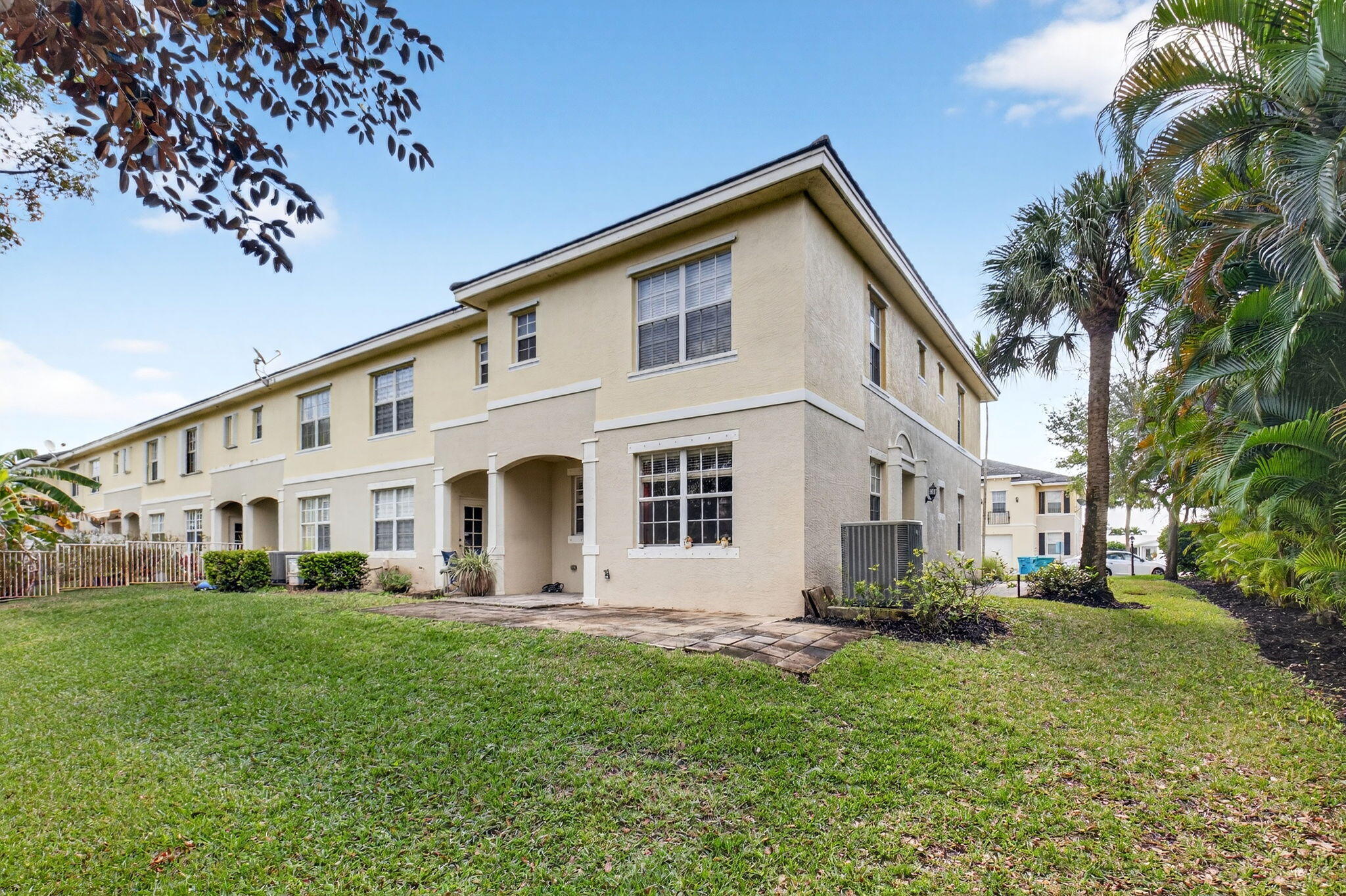 LARGO POINTE - Residential