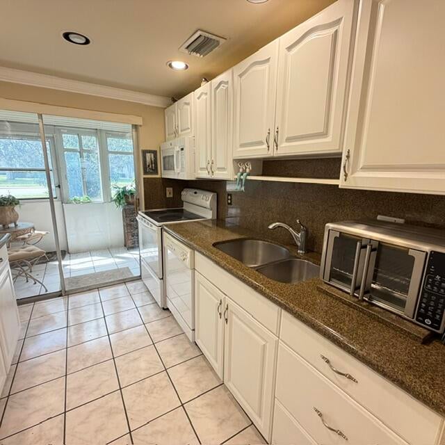 Photo of 6 ABBEY Lane #104, Delray Beach, FL 33446 (MLS # B26062905)
