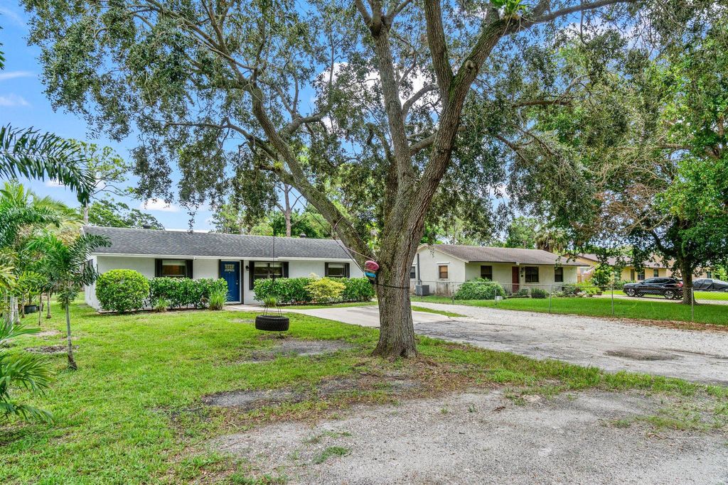 Photo of 5282 2nd Road, Lake Worth, FL 33467 (MLS # R11118217)
