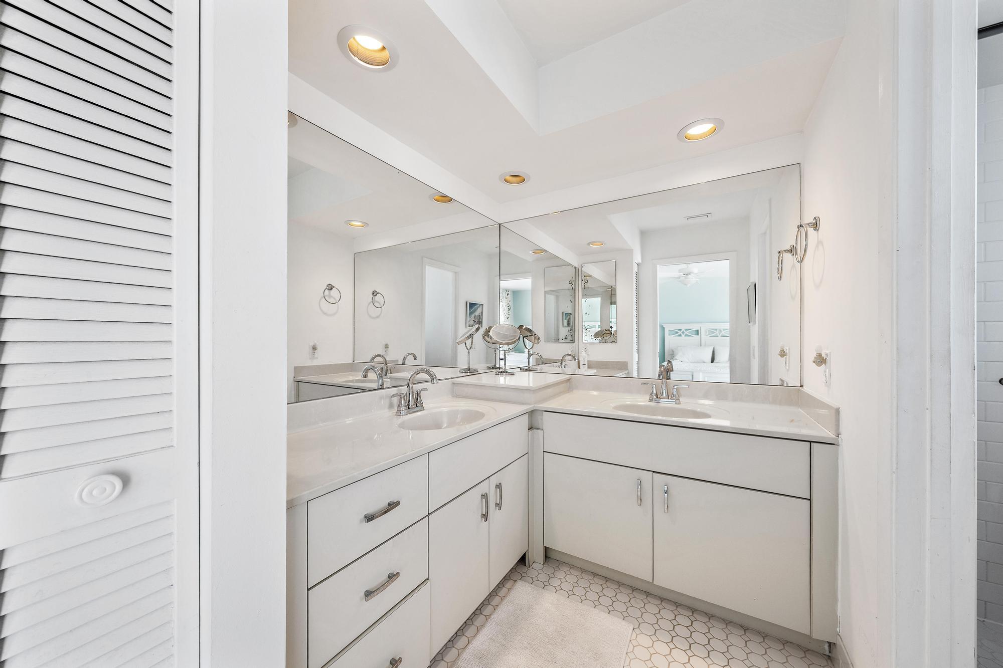 VILLAS OF OCEAN DUNES - Residential Lease