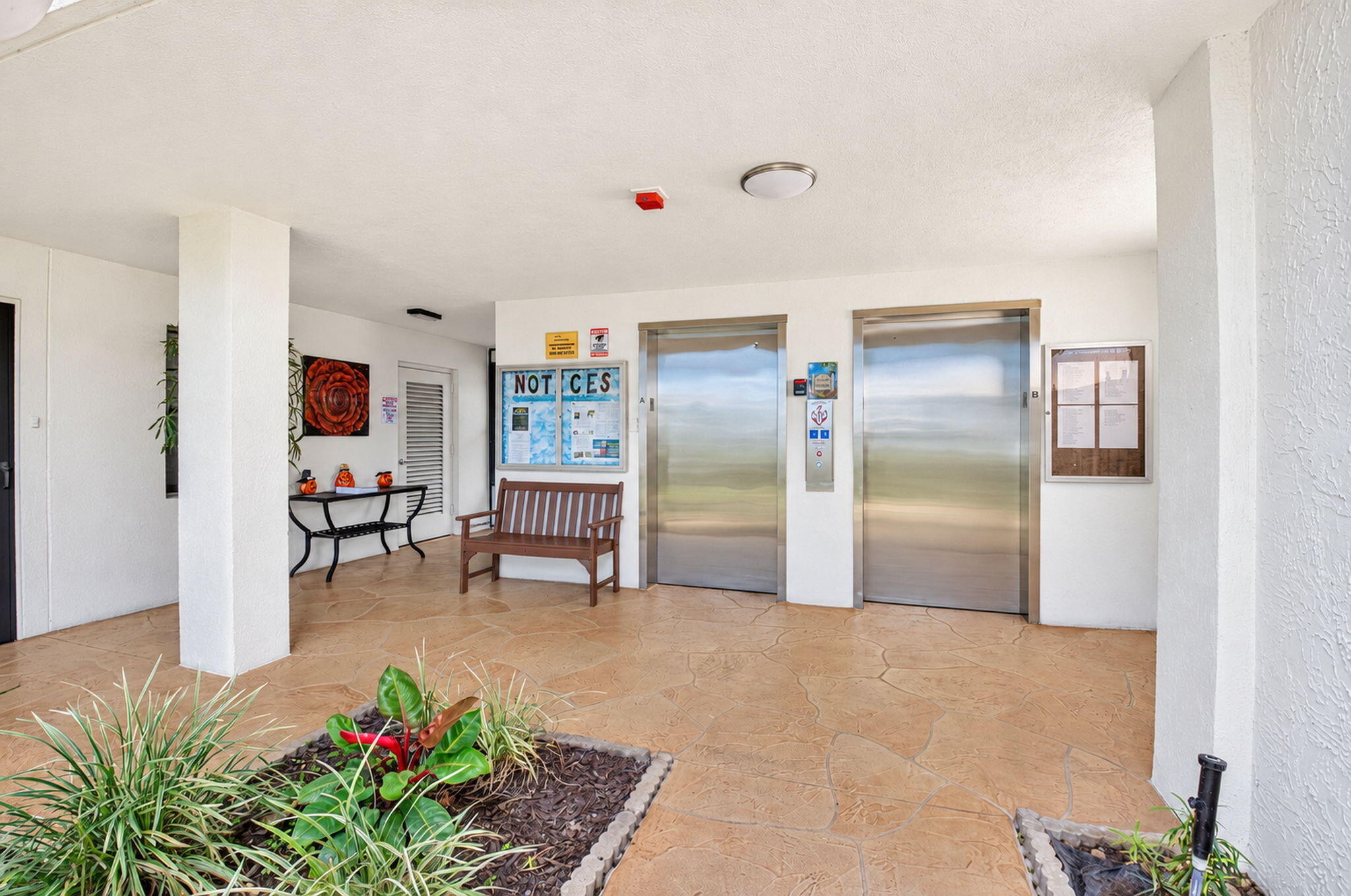 7260 KINGHURST Drive 404