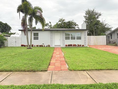 512 Aspen Road West Palm Beach FL 33409