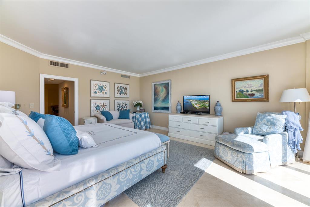 TWO THOUSAND CONDO - Residential