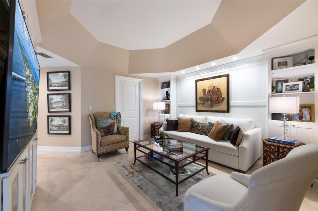 TWO THOUSAND CONDO - Residential