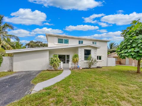 A home in Lauderdale Lakes