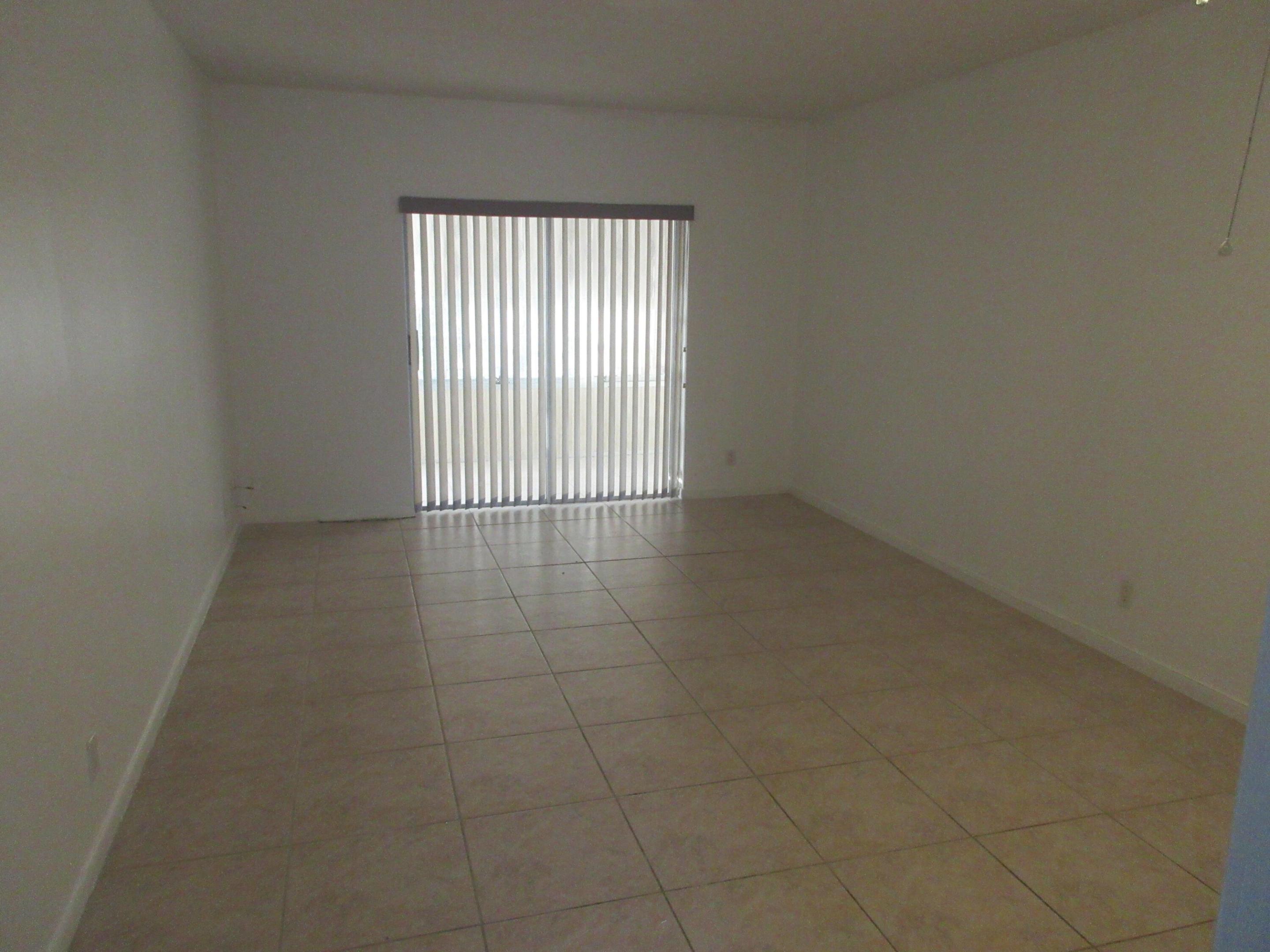 View photos, virtual tours, details... 1115 LAKE Terrace 107