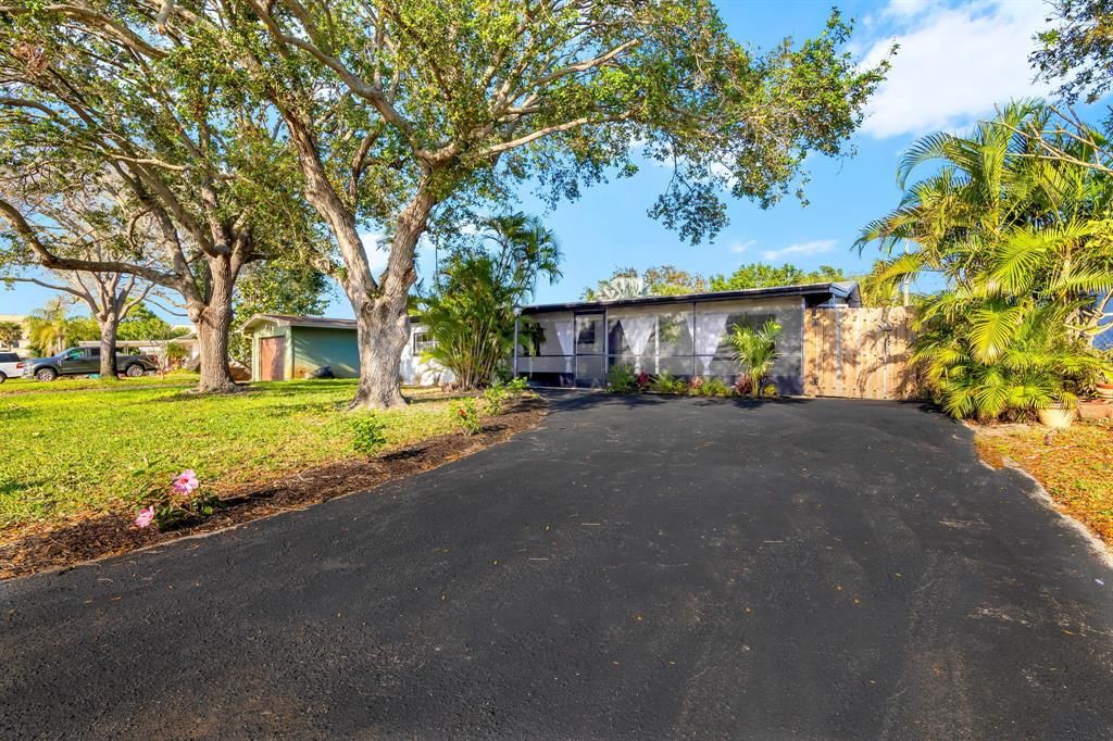 Photo of 526 Ivy Avenue, Palm Beach Gardens, FL 33410 (MLS # R10780842)