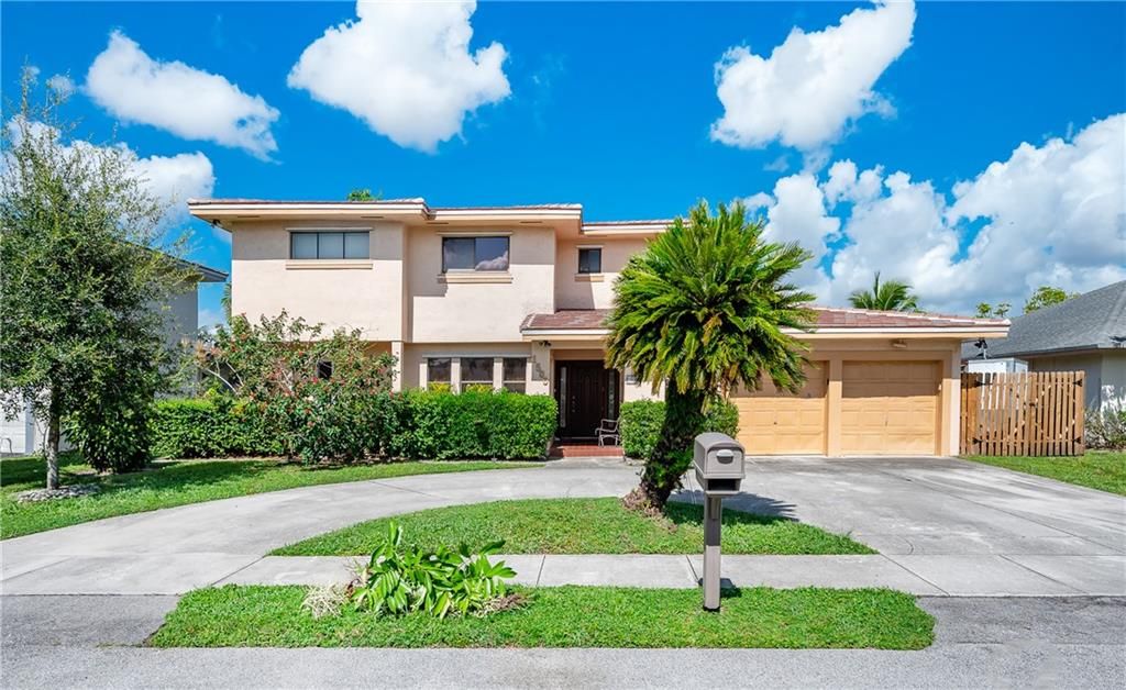 Photo of 1500 SW 98th Ave Ave, Pembroke Pines, FL 33025 (MLS # F10344626)