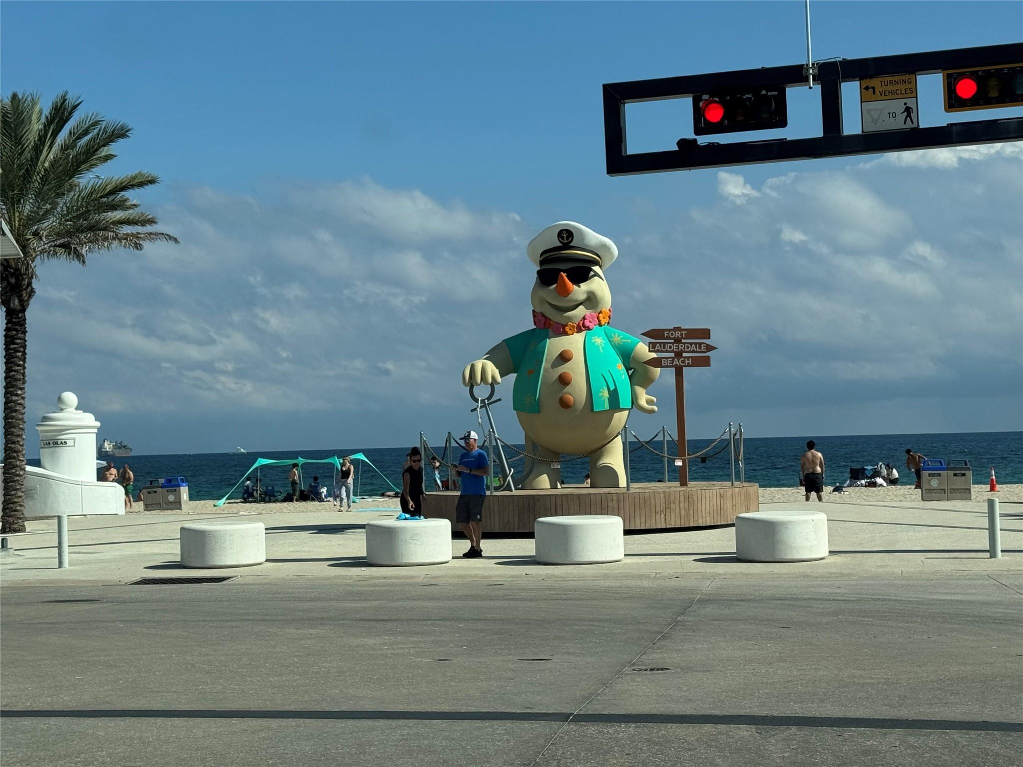 200 S Birch Road 806