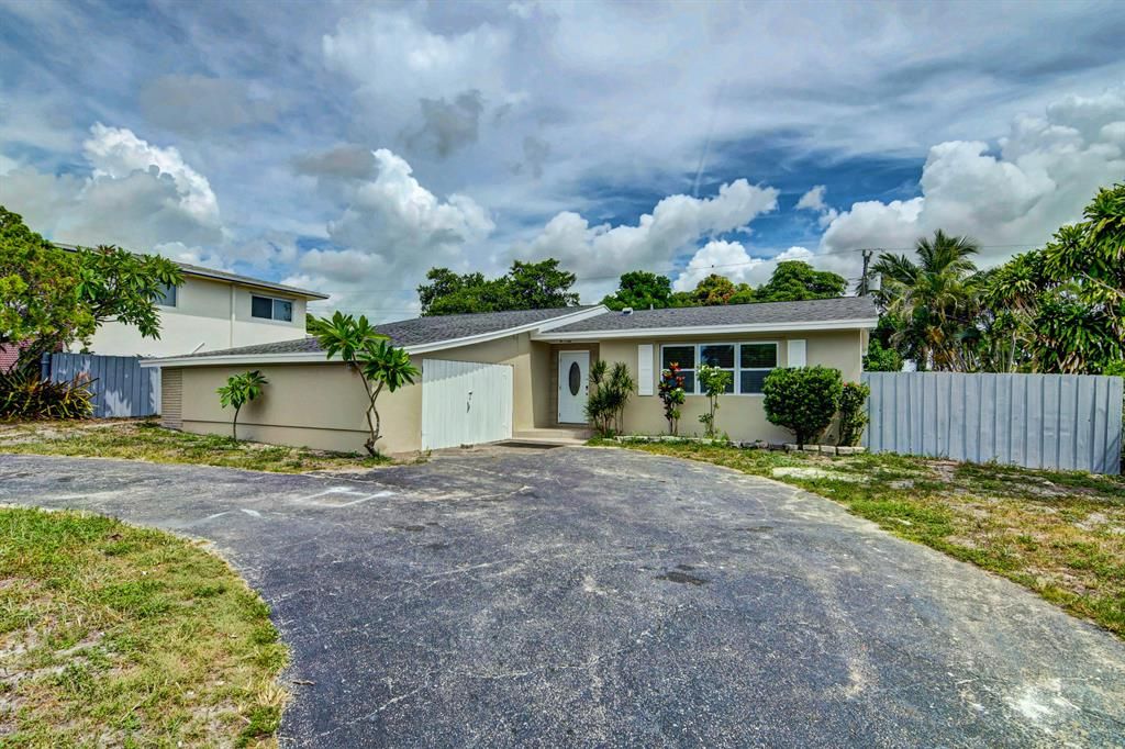 Photo of 419 SW 7th Avenue, Boynton Beach, FL 33435 (MLS # R10735719)