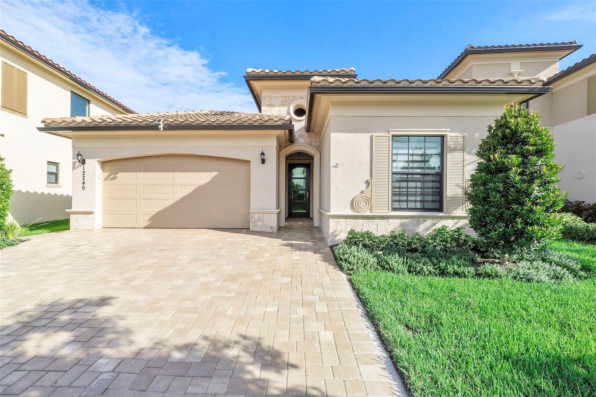 12245 N Baypoint Circle