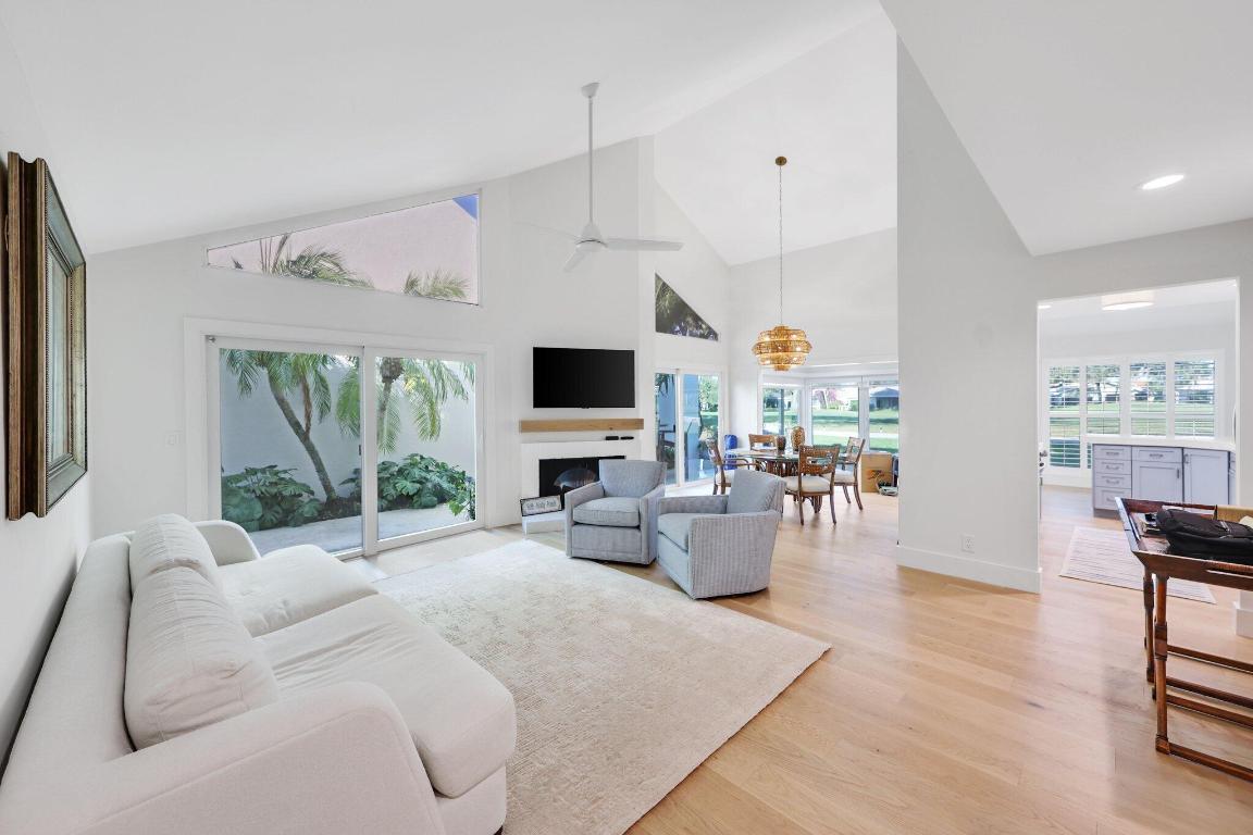 GREENS CAY OF JONATHANS LANDING - Residential