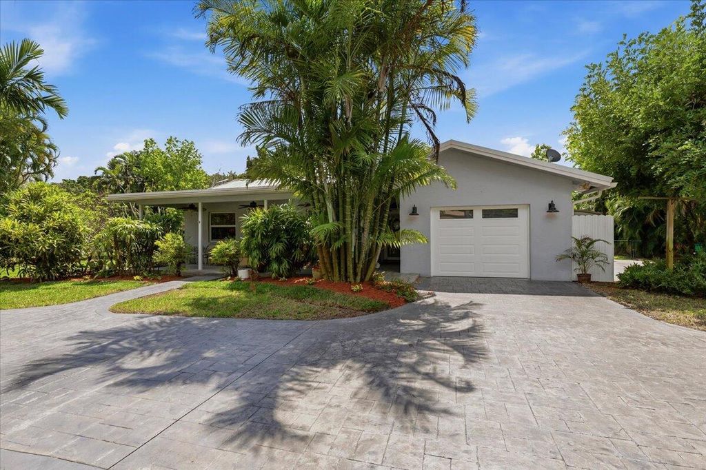 Photo of 14550 SW 24th Street, Davie, FL 33325 (MLS # B26005892)