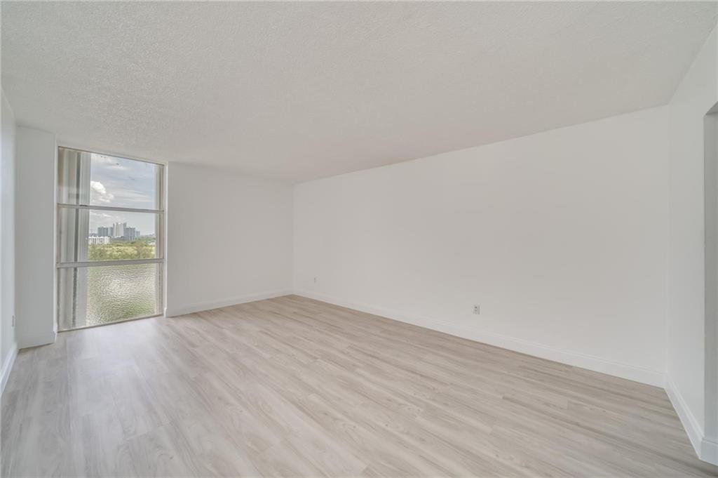 Vecino Del Mar - Residential