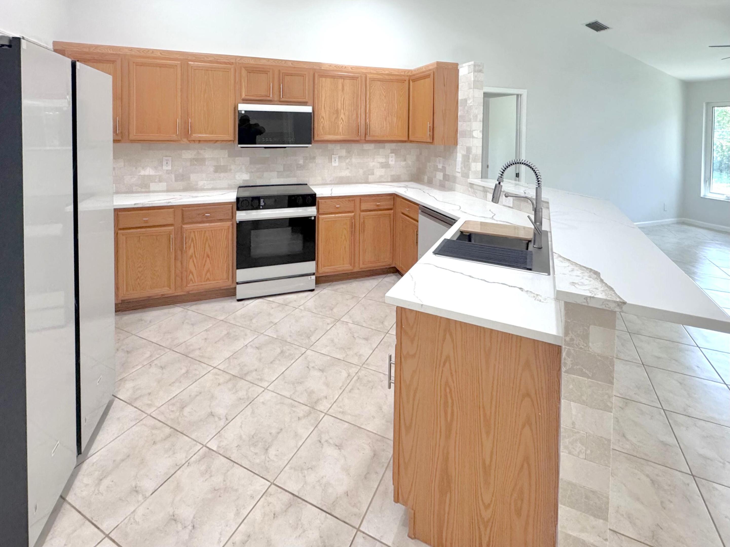 13706 N 41st Ln Lane N