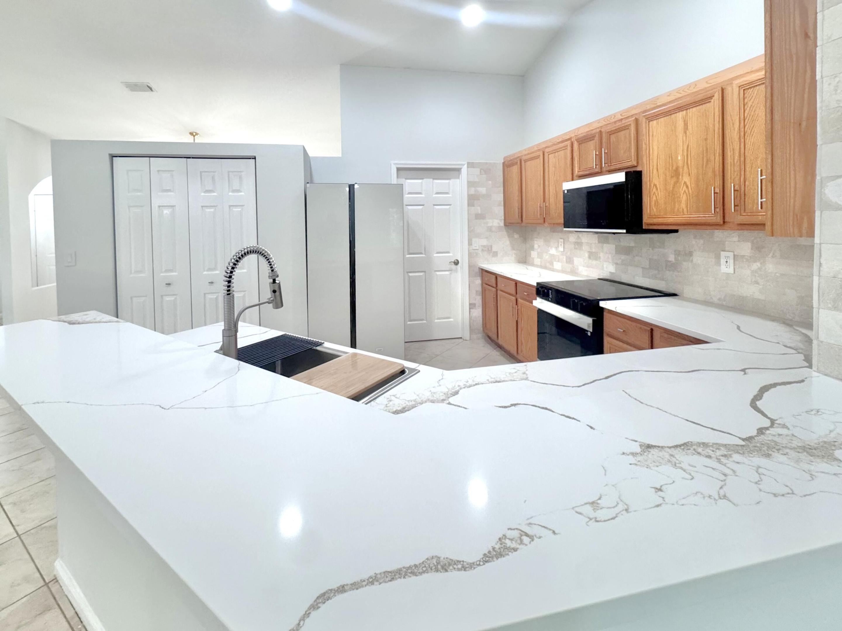 13706 N 41st Ln Lane N