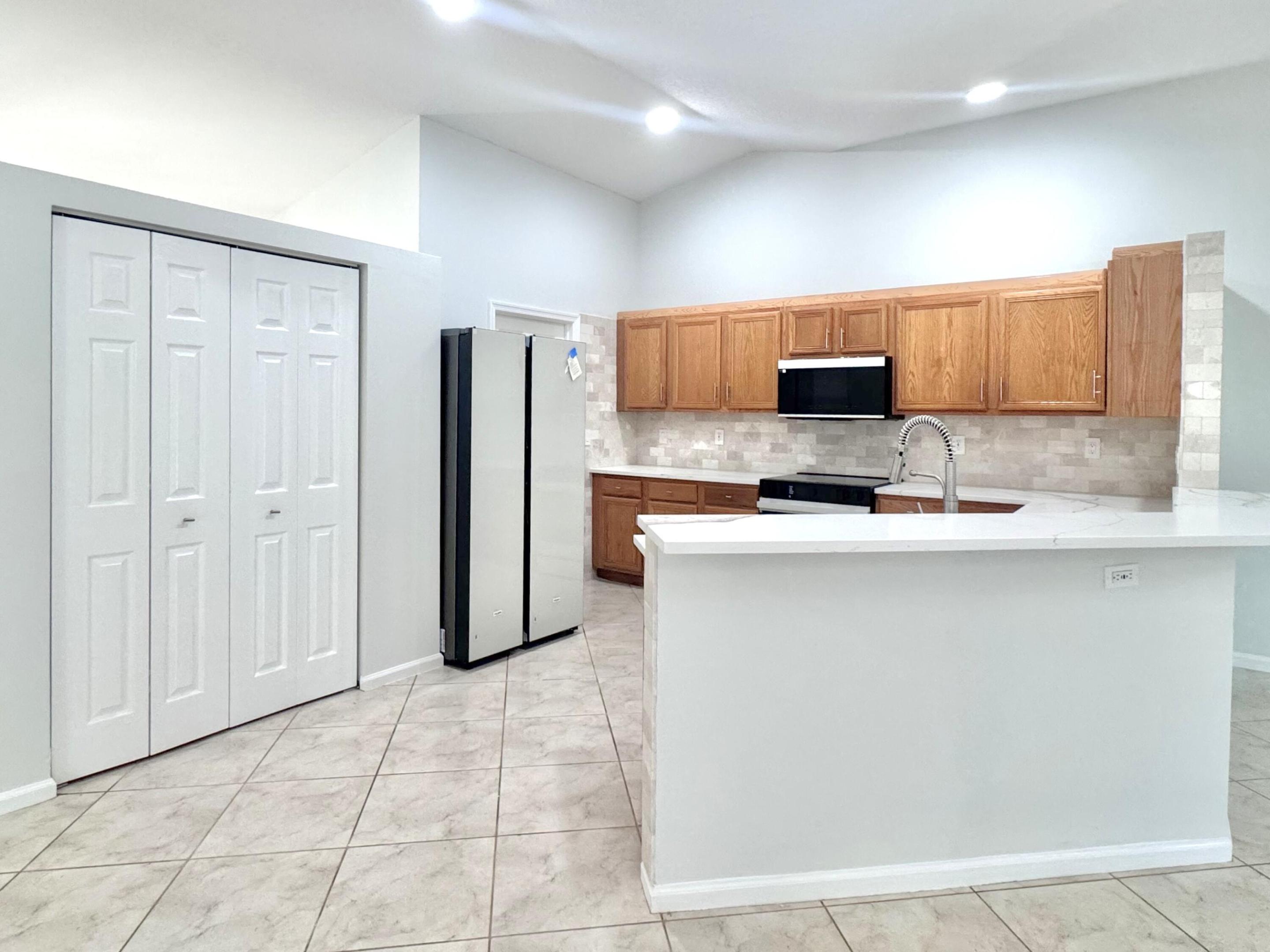 13706 N 41st Ln Lane N