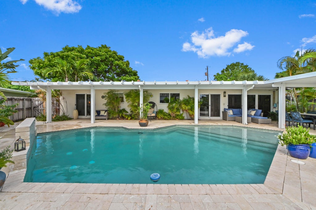 Photo of 1513 NE 28th Drive, Wilton Manors, FL 33334 (MLS # B26071947)