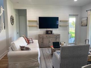 15402 Goldfinch Circle