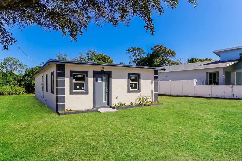 Photo of 719 NW 1st Street, Delray Beach, FL 33444 (MLS # F10524985)