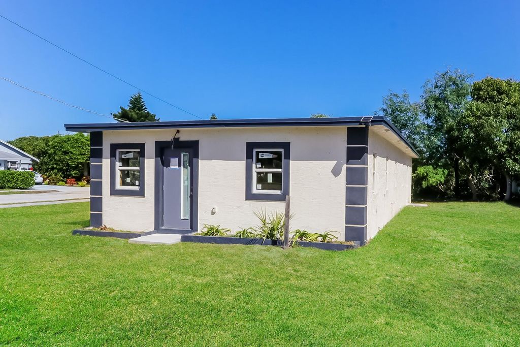 Photo of 719 NW 1st Street, Delray Beach, FL 33444 (MLS # F10524985)