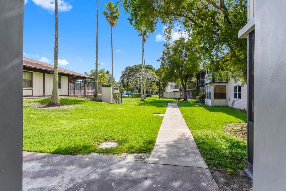 LAURELS AT MARGATE CONDO - Residential Lease