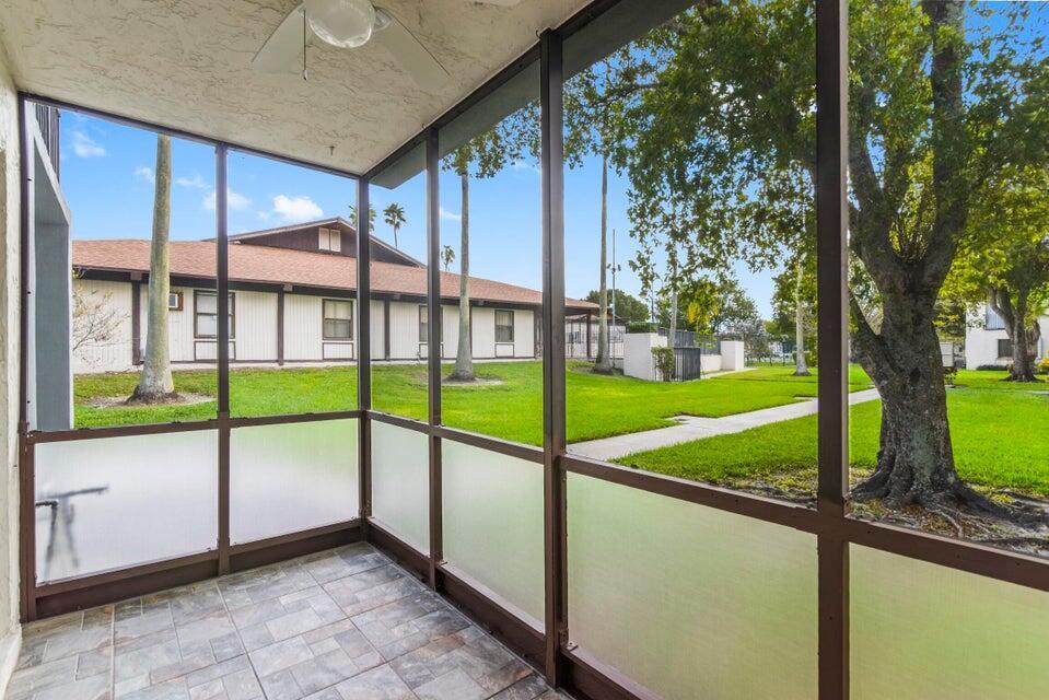 LAURELS AT MARGATE CONDO - Residential Lease