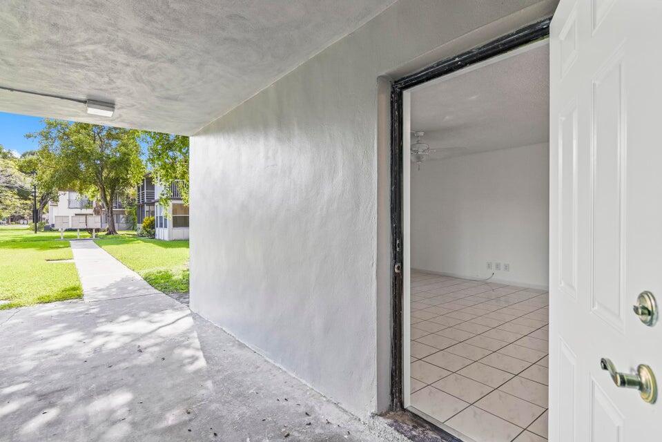 LAURELS AT MARGATE CONDO - Residential Lease