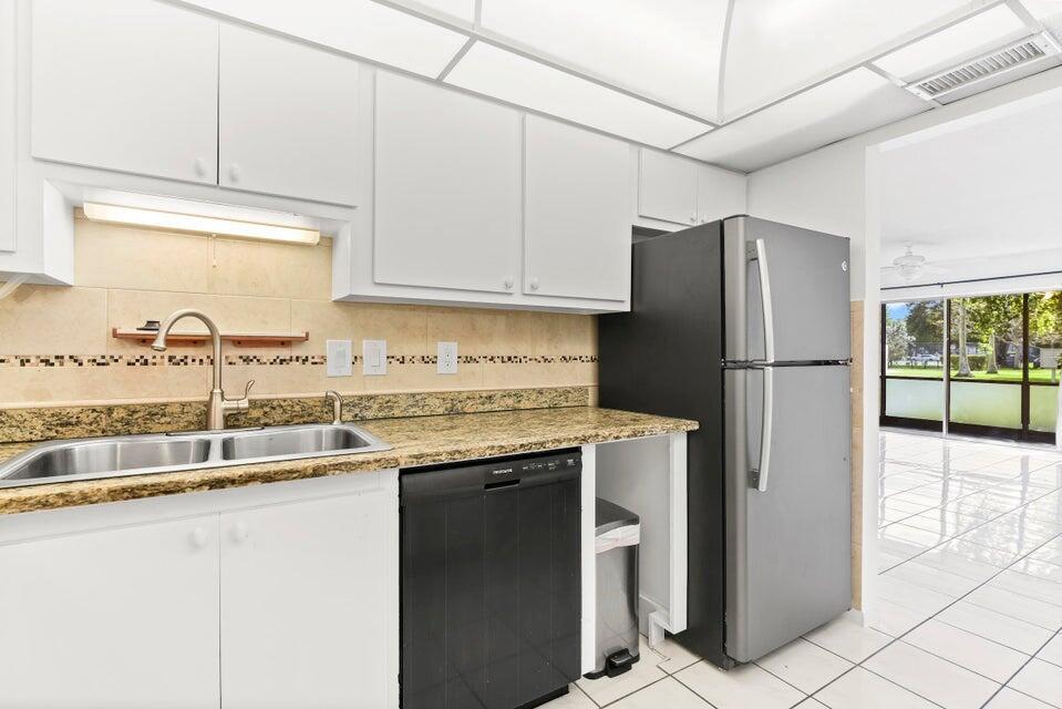 LAURELS AT MARGATE CONDO - Residential Lease