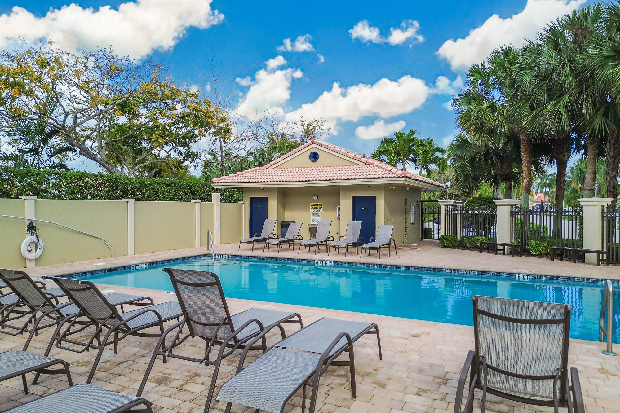 Coco Lakes 155-25 B - Residential