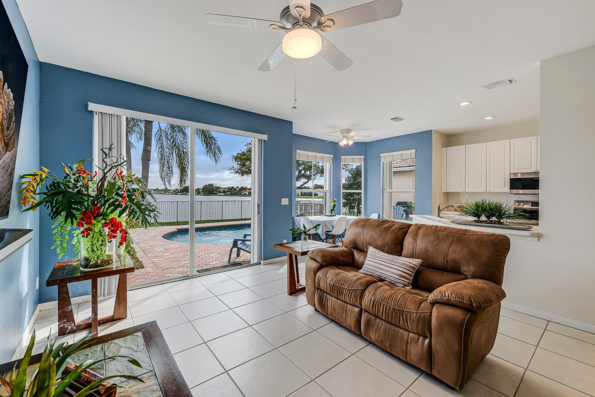 Coco Lakes 155-25 B - Residential