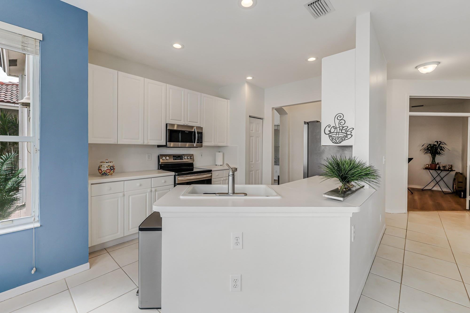 Coco Lakes 155-25 B - Residential