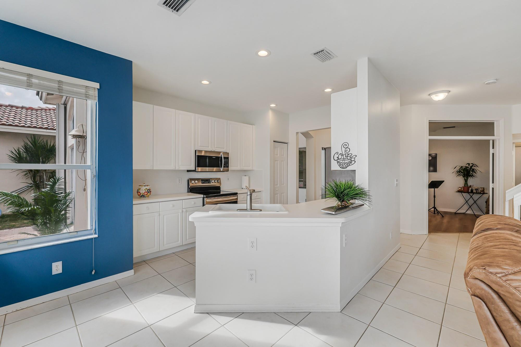 Coco Lakes 155-25 B - Residential