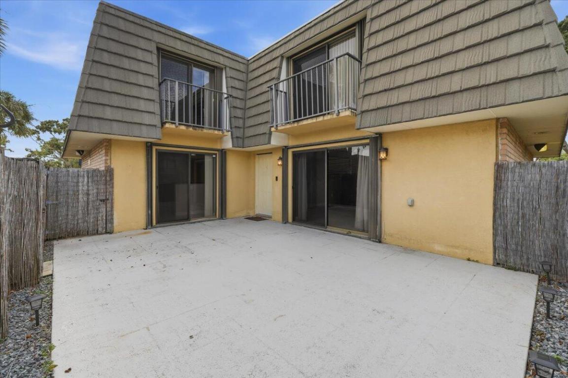 VILLAGE OF SANDALWOOD LAKES 1 - Residential