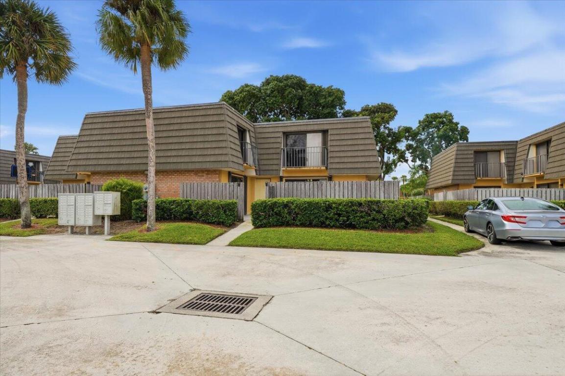 VILLAGE OF SANDALWOOD LAKES 1 - Residential