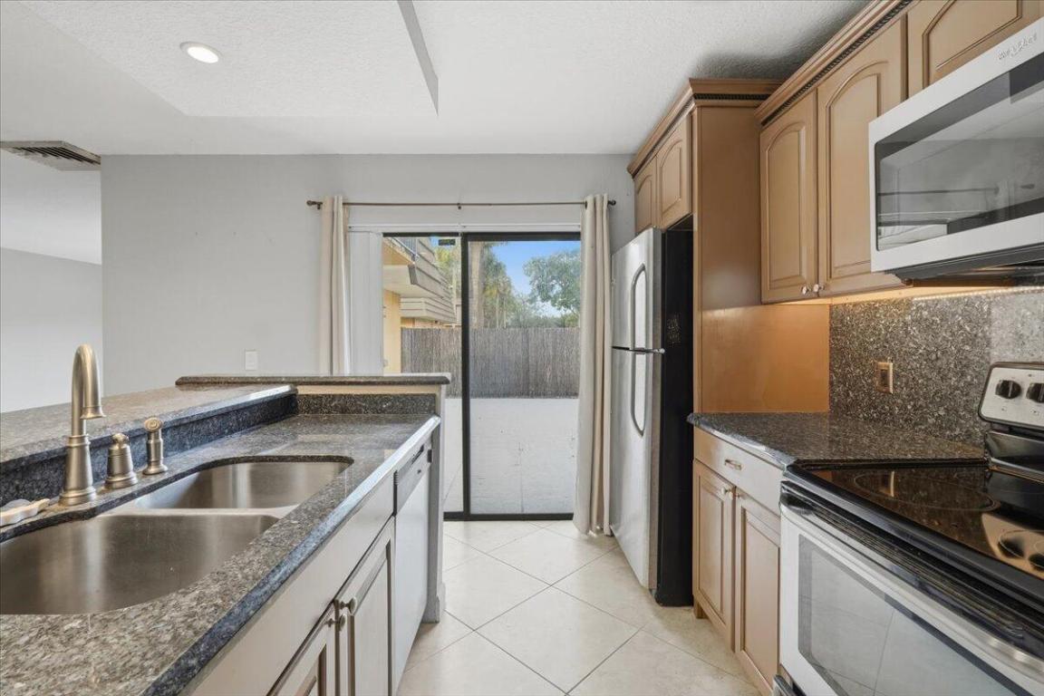 VILLAGE OF SANDALWOOD LAKES 1 - Residential