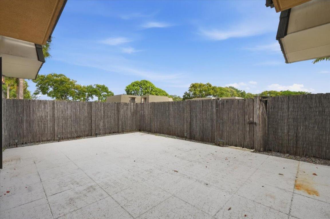 VILLAGE OF SANDALWOOD LAKES 1 - Residential