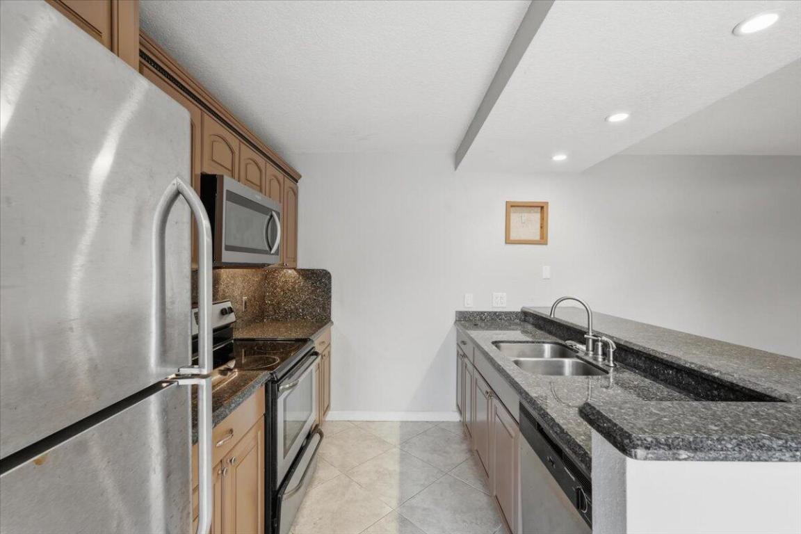 VILLAGE OF SANDALWOOD LAKES 1 - Residential