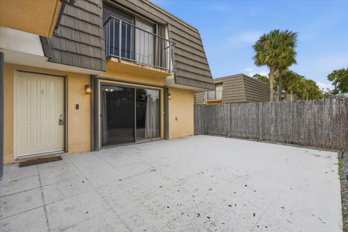 VILLAGE OF SANDALWOOD LAKES 1 - Residential