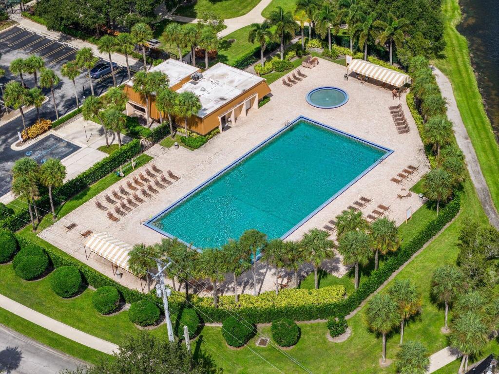 VILLAGE OF SANDALWOOD LAKES 1 - Residential