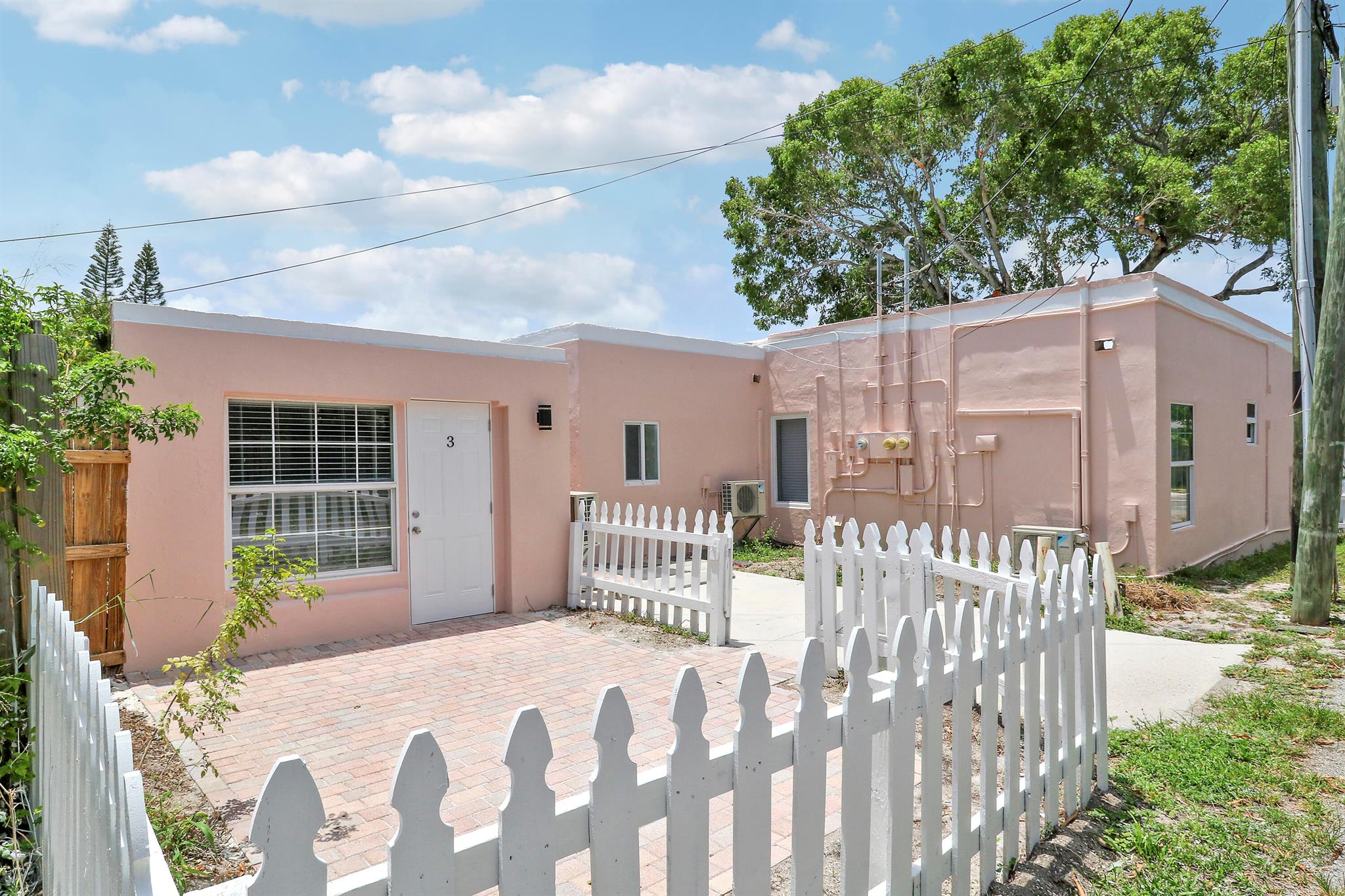 Welcome to this beautiful and fully renovated Studio apartment located in the heart of Lake Worth Beach, FL! This charming rental is perfect for those who want to live in a modern and stylish space, without sacrificing convenience and comfort. The apartment features brand-new appliances, stunning finishes, and ample natural light throughout. This cozy space, providing the perfect retreat after a long day. The bathroom is fully updated and includes all the necessary amenities. Plus, with a Downtown just a short walk away, you'll have all the convenience you need right at your fingertips. Don't miss out on this wonderful opportunity to live in one of the most vibrant and charming neighborhoods in Florida!