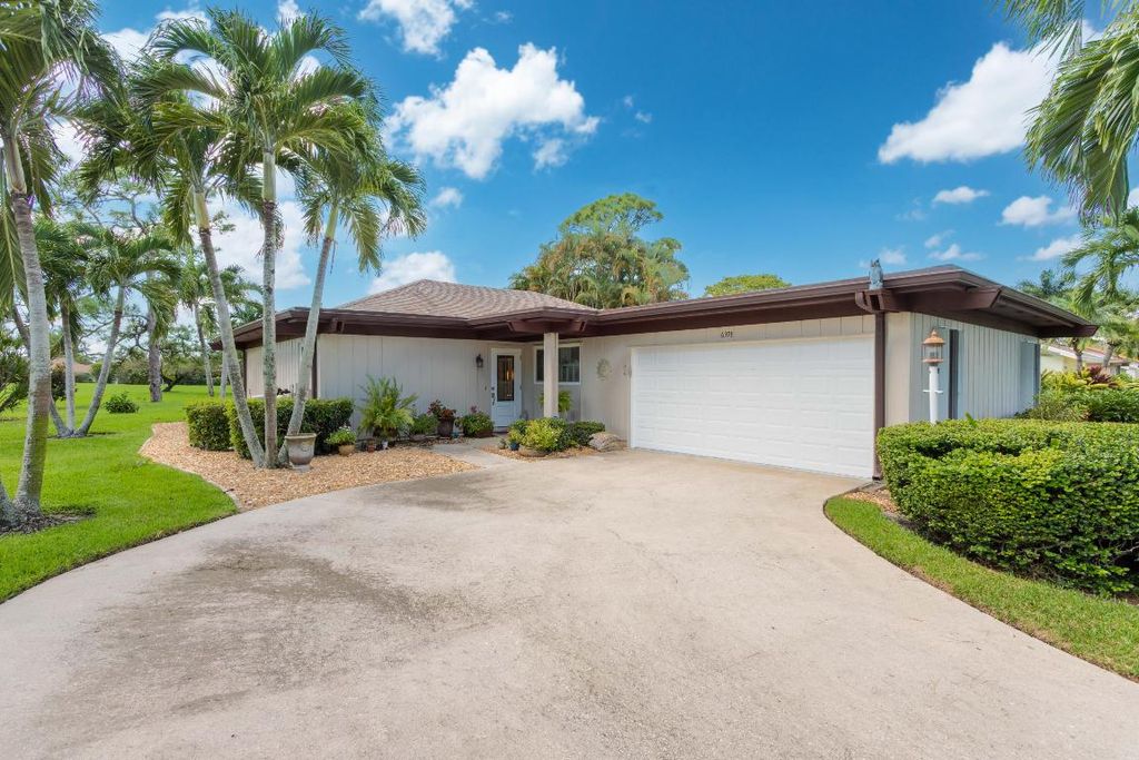 Photo of 6598 Eastpointe Pines Street, Palm Beach Gardens, FL 33418 (MLS # R10886586)