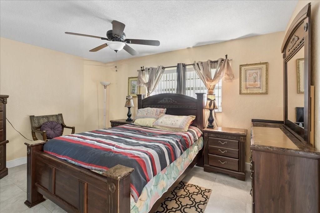 OAKLAND ESTATES 4TH SEC - Residential